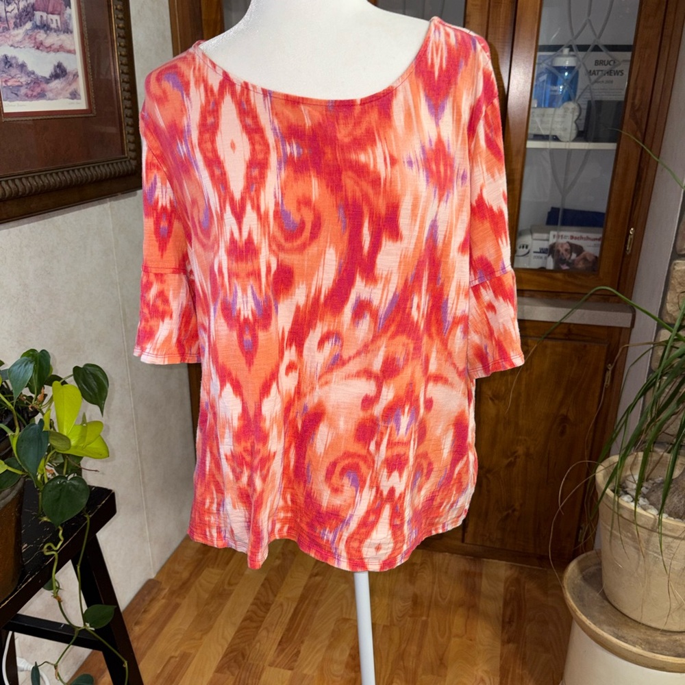 Women’s Coral Print Scoop Neck Top